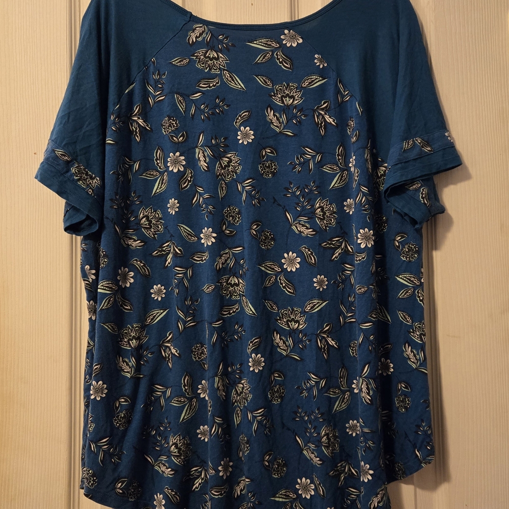 Lane Bryant Raglan Style Tee - Picture 2 of 4